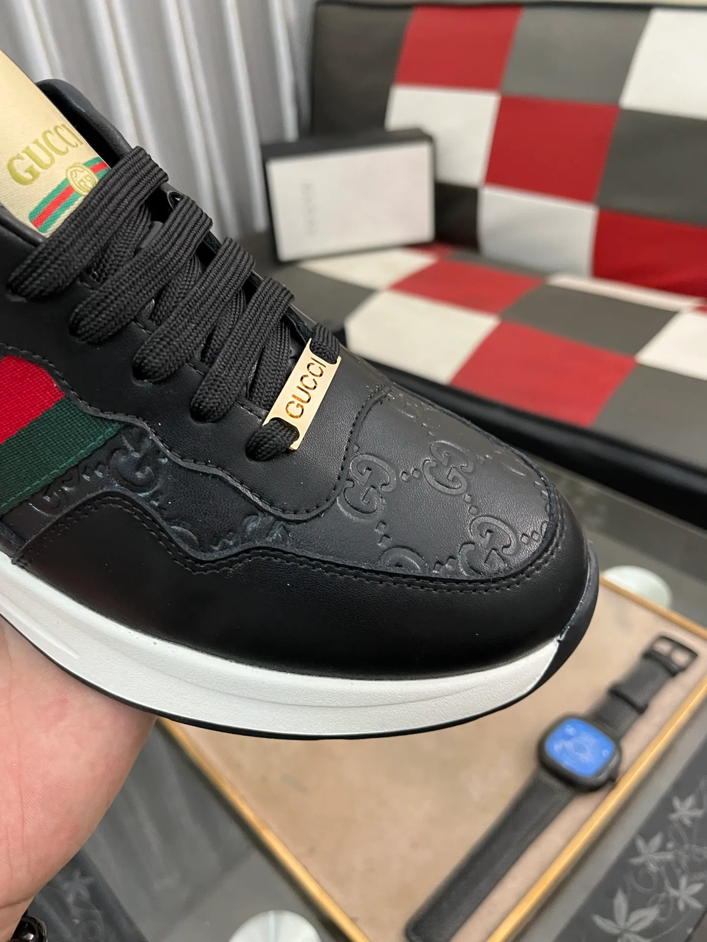 Men's shoes💰420⌚️⌚️[GUCCI] Gucci men's casual shoes are absolutely popular🔥The ultimate matching item for trendy men! The charm of super texture is unstoppable. This is the main recommendation. The upper is made of high-quality cowhide, with pig lining feet and wear-resistant rubber sole. It is noble and elegant! Extremely comfortable🎁🎁You can be as handsome as you want💪 Size 38-44! 2️⃣colors available
